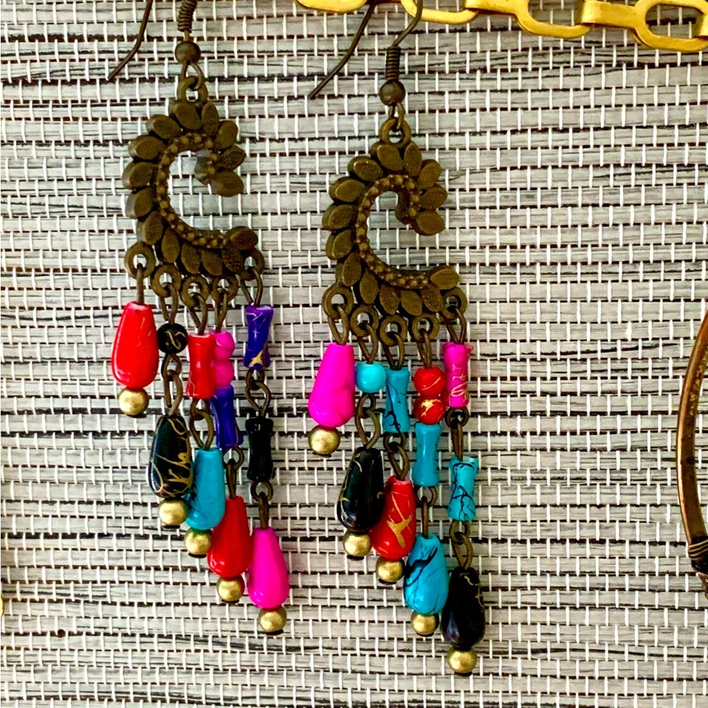 #058 Vintage Earrings. 3.5” 💰3/$20